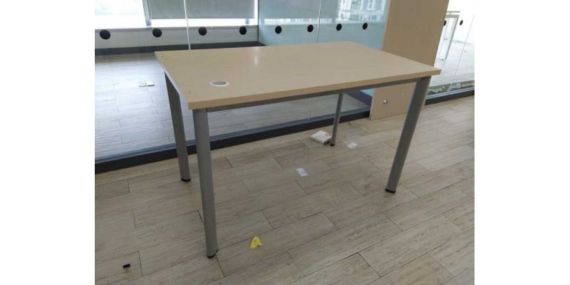Thanh Lý Bàn Văn Phòng Chân Sắt Giá Rẻ