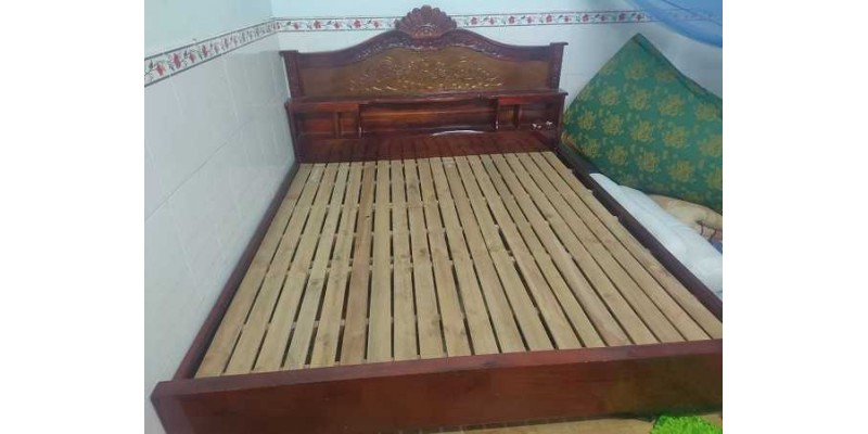 Thanh lý giường gỗ tràm 1m8 giá rẻ