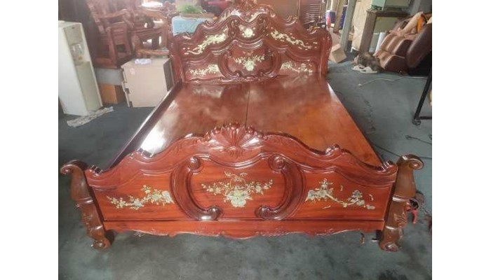 Thanh lý giường gỗ gõ đỏ 1m6x2m giá rẻ