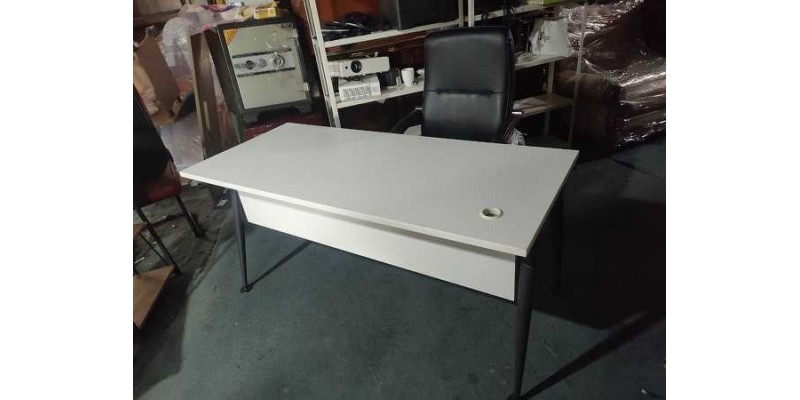 Thanh lý bàn trưởng phòng 1m6x70 giá rẻ đẹp như mới