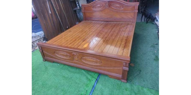 Thanh lý giường gỗ xoan đào 1m8x2m giá rẻ tại TPHCM
