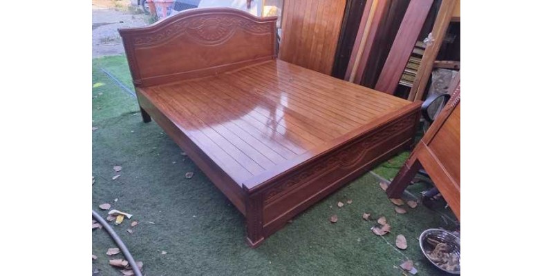 Thanh lý giường gỗ xoan đào 1m8x2m giá rẻ tại TPHCM