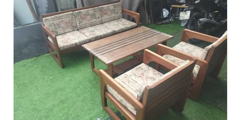 Thanh lý bỗ sofa gỗ xoan đào lót nệm giá rẻ