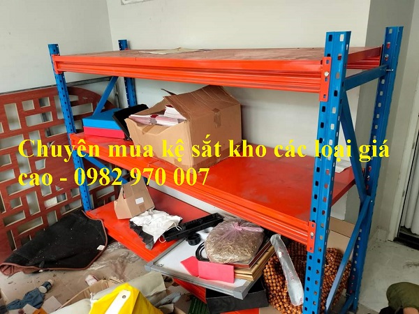 Thanh Lý Tốt là đơn vị hàng đầu trong lĩnh vực thu mua kệ sắt công nghiệp cũ tại TP.HCM