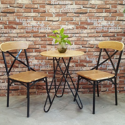 bàn ghế cafe mặt gỗ chân sắt giá rẻ tại TPHCM