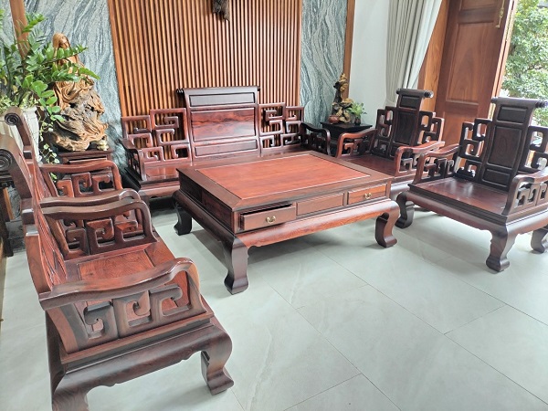 Bán bàn ghế gỗ phòng khách cũ giá rẻ, bền, đẹp, tiết kiệm chi phí
