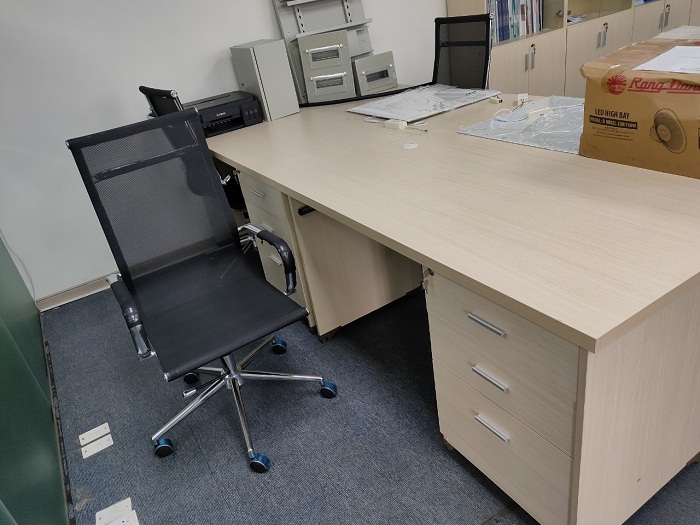 bàn ghế văn phòng cũ thanh lý giá rẻ mới 95% tại TPHCM