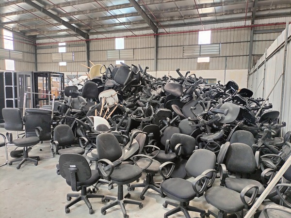 Công ty thu mua bàn ghế cũ văn phòng giá cao tại TPHCM